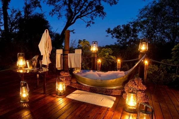 Un bain à la belle étoile - Sanctuary-Baines-Camp-Botswana